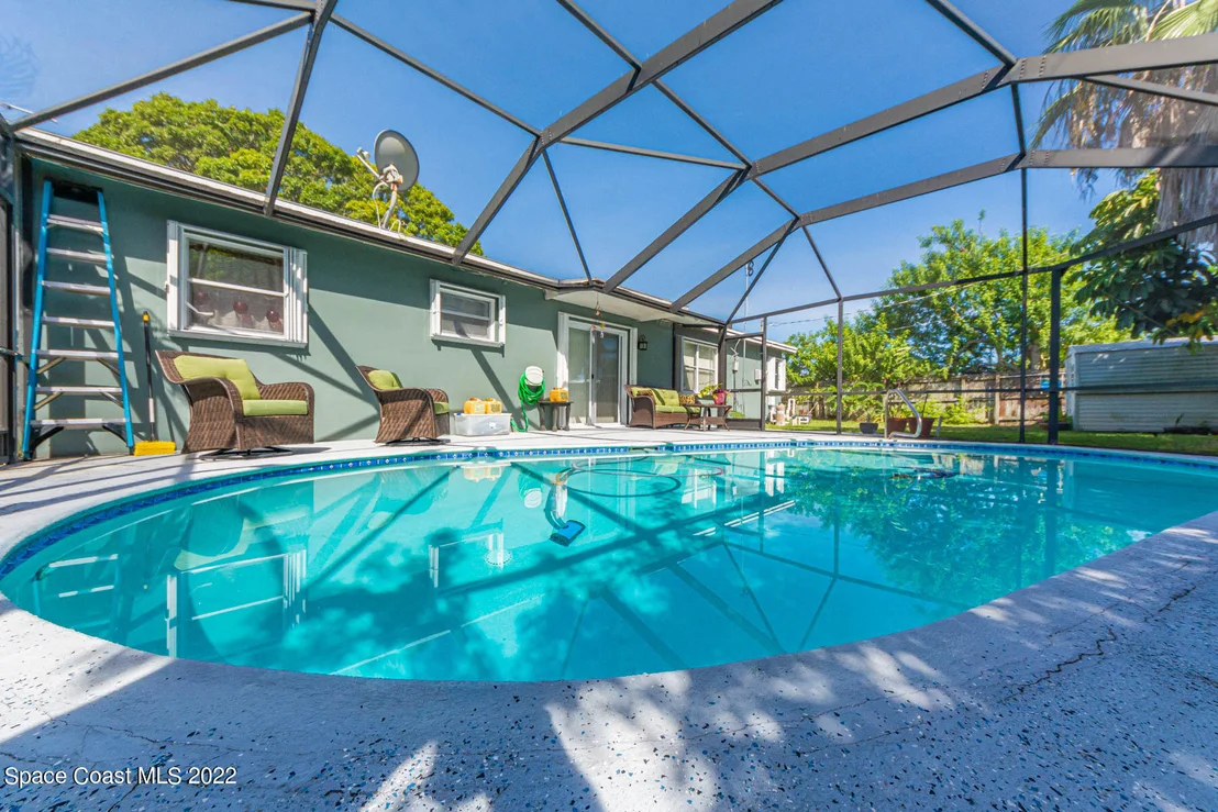 Photo of 931 Bianca Drive NE