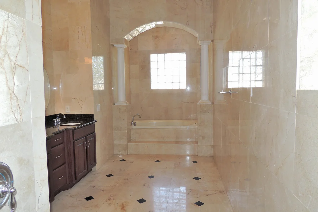 Photo of 1120 NE Riviera Drive
