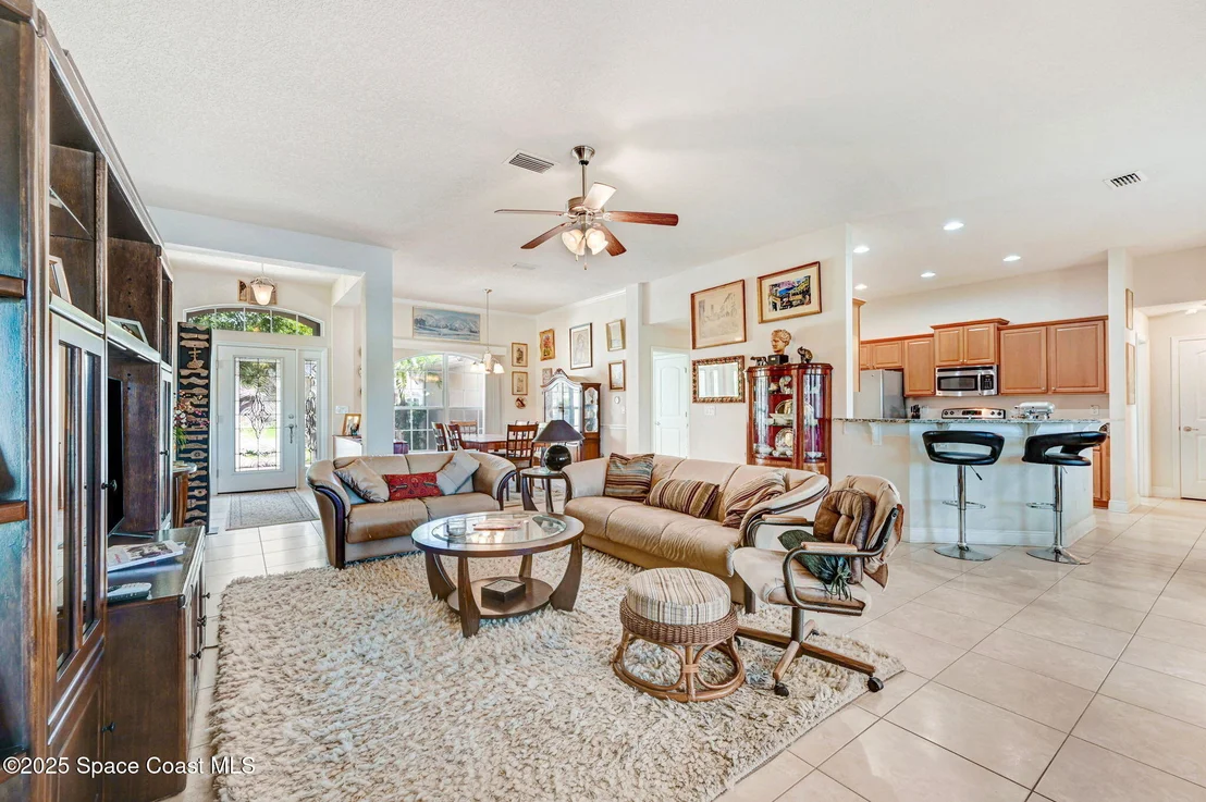 Photo of 2074 Botanica Circle