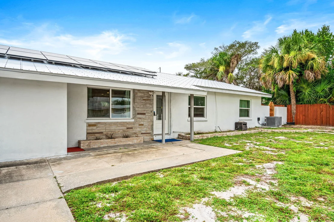 Photo of 1557 Hillcrest Drive
