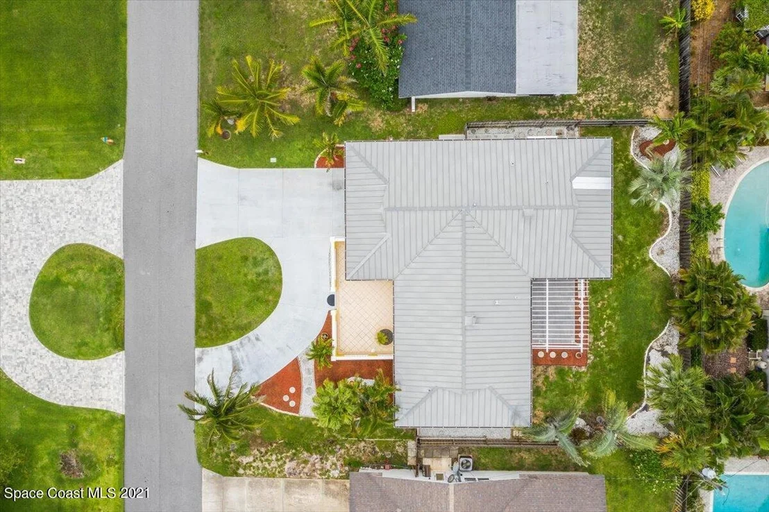 Photo of 320 Bahama Drive