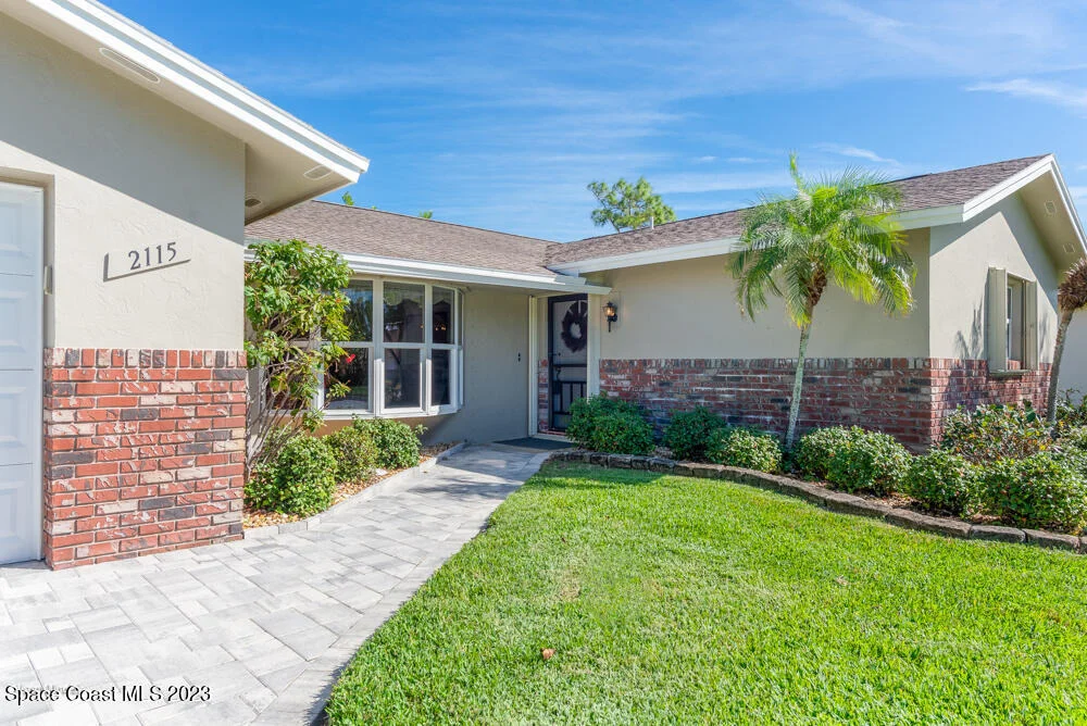 Photo of 2115 S River Road
