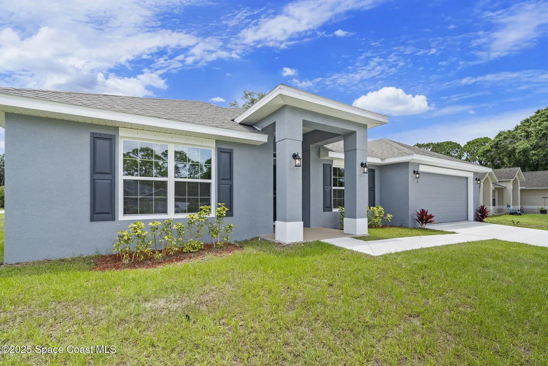 Photo of 920 Lyons Circle NW