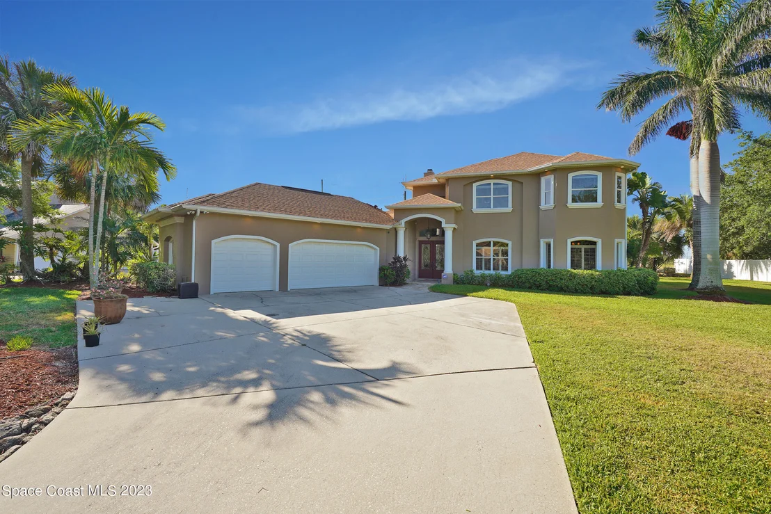 Photo of 2217 Royal Oaks Drive