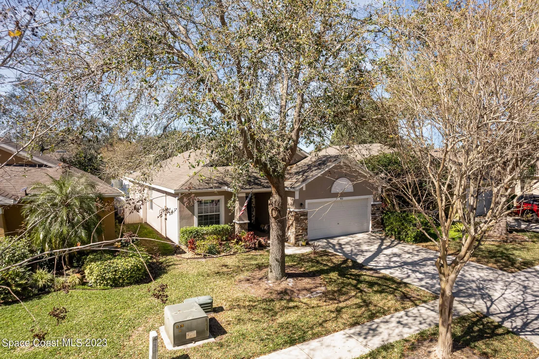 Photo of 402 Waterside Circle
