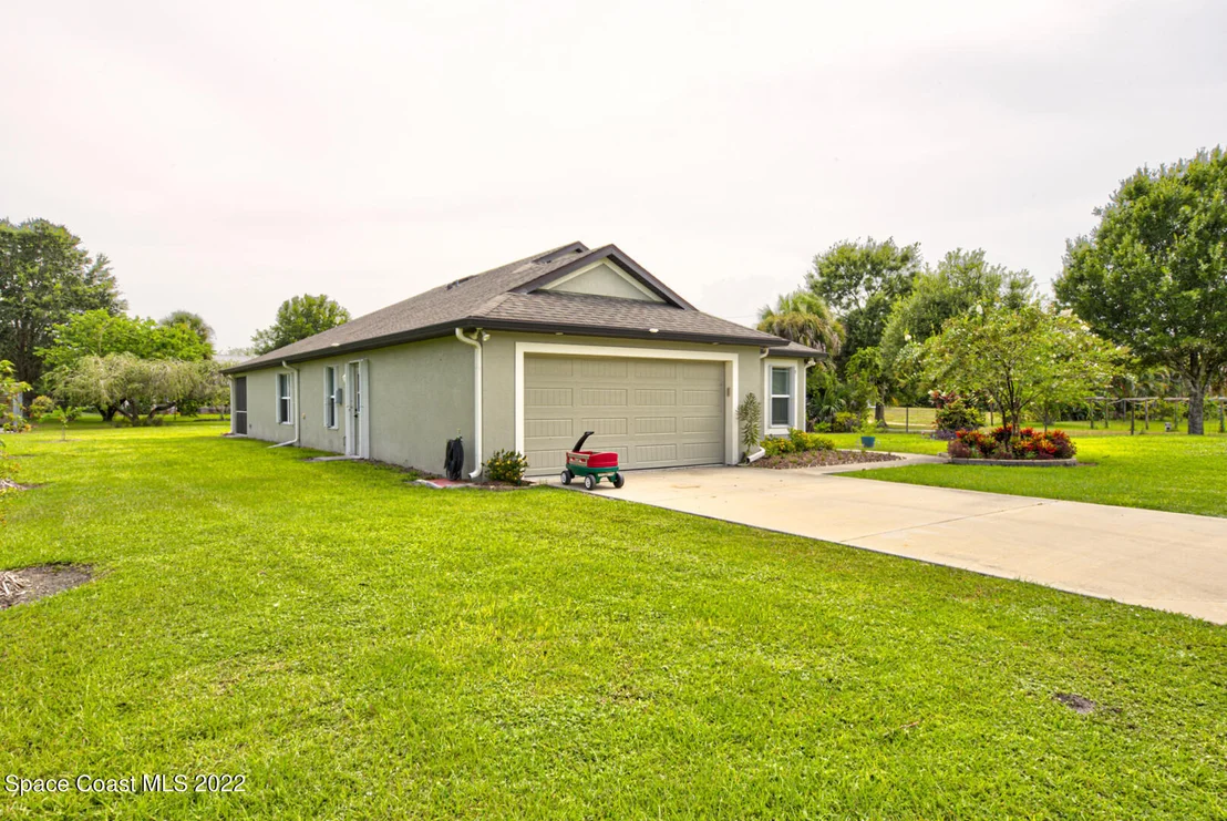 Photo of 3945 Post Road