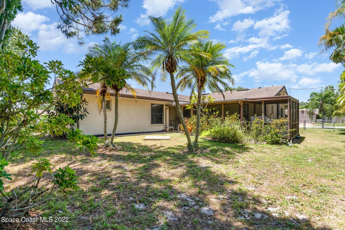 Photo of 2647 School Drive NE