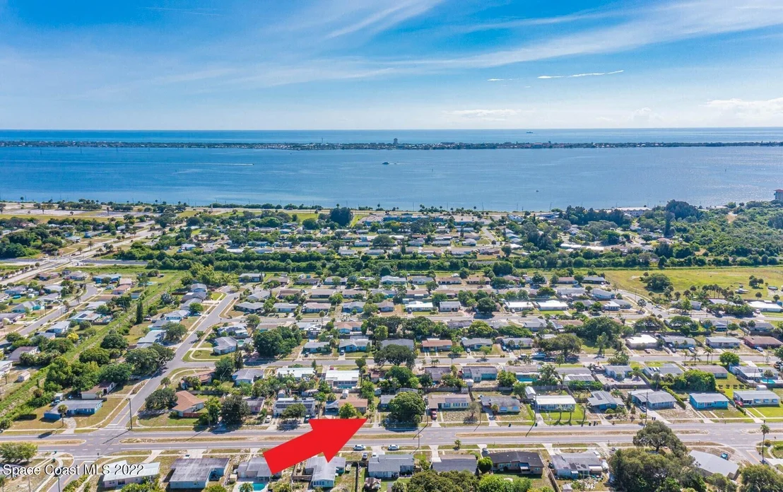Photo of 931 Bianca Drive NE