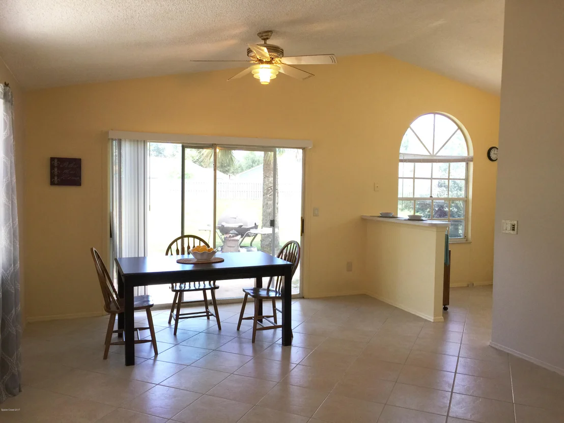 Photo of 1091 Goldenrod Circle NE