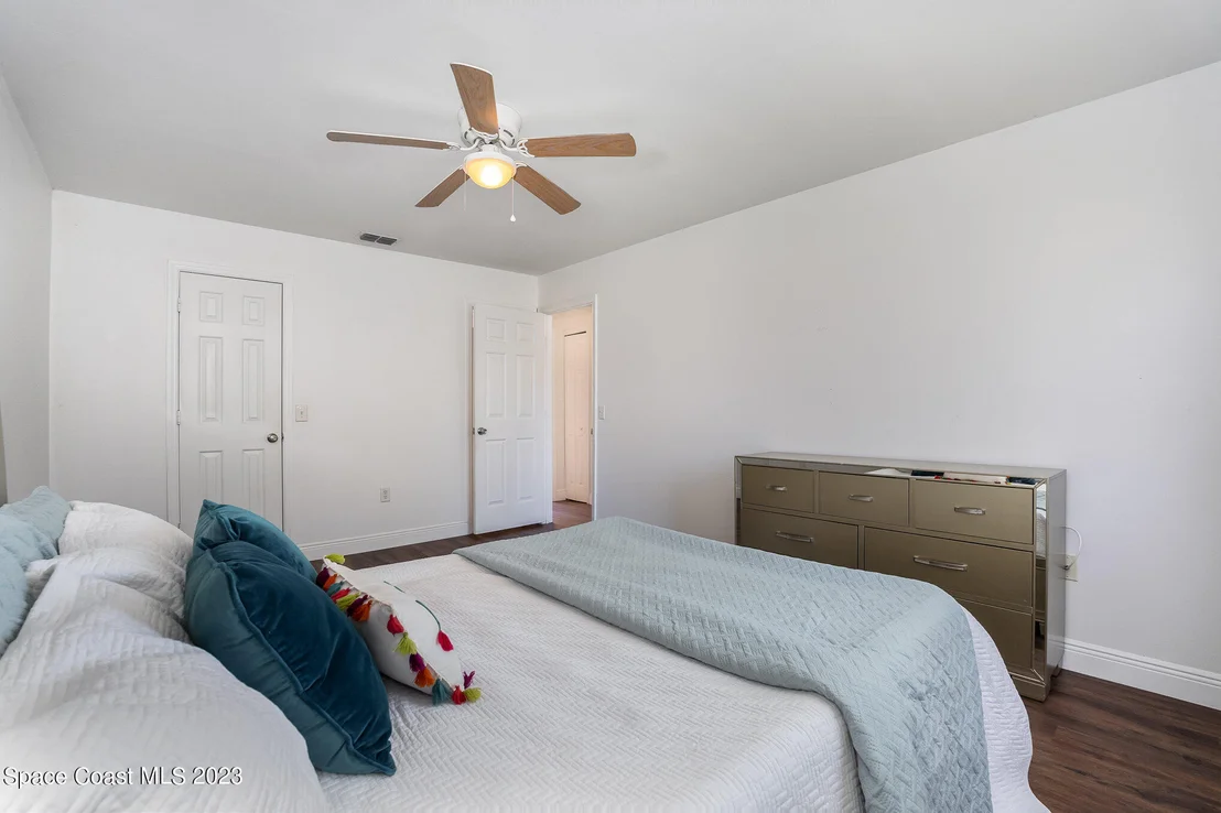 Photo of Unit 113 at 277 Current Drive