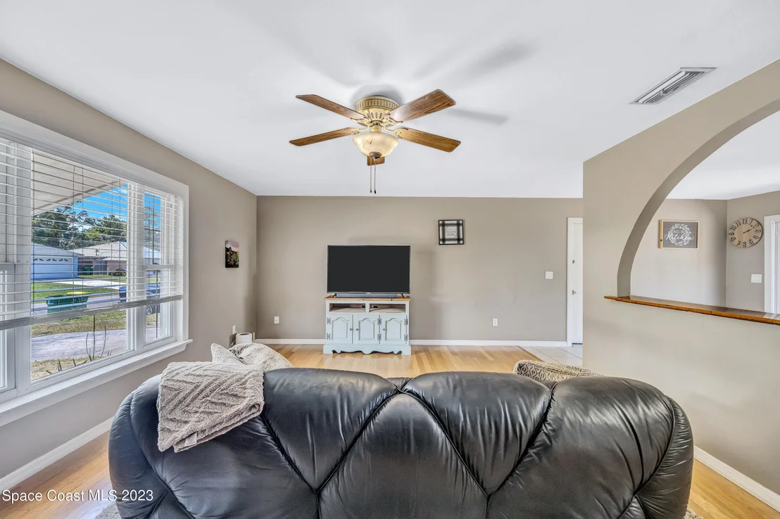 Photo of 5182 Jamaica Road