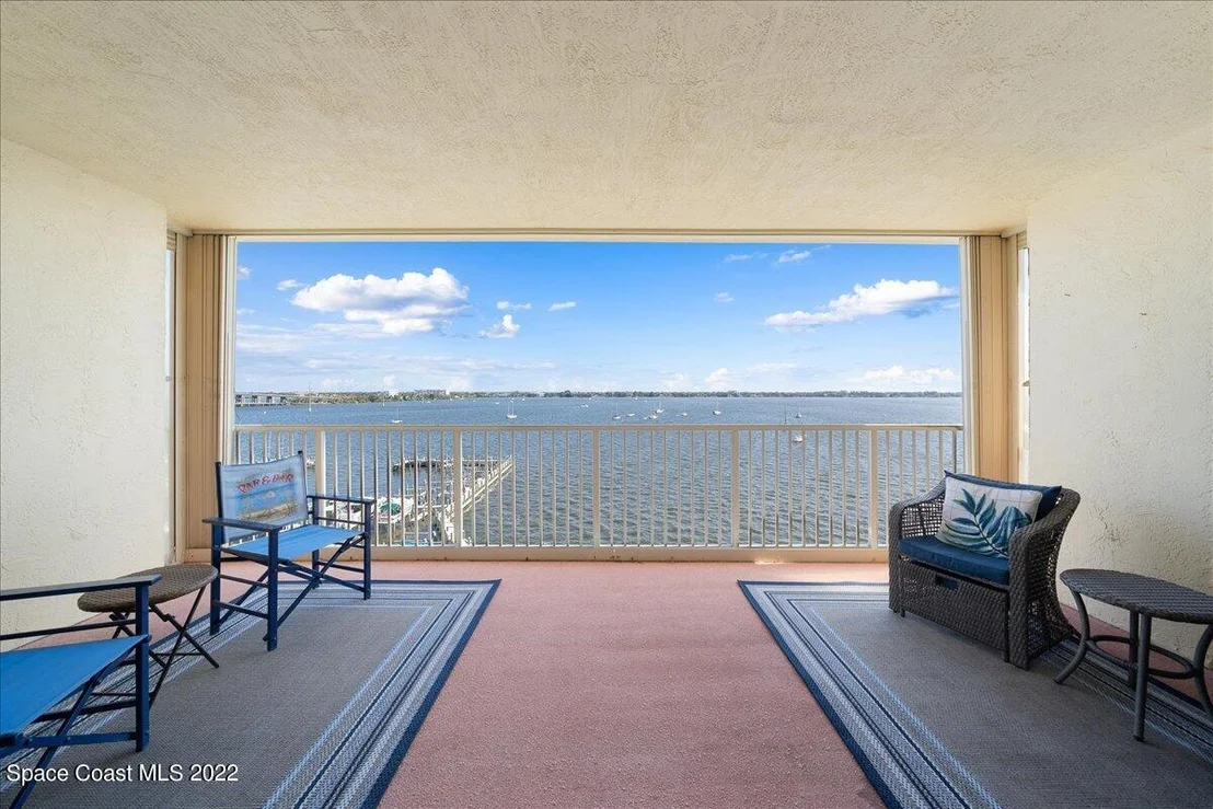 Photo of Unit 705 at 102 Riverside Drive