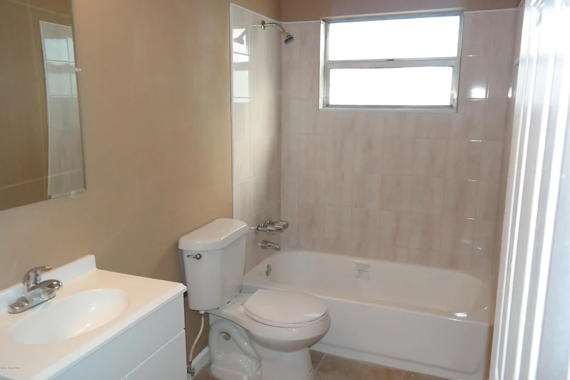 Photo of 984 Kings Post Road