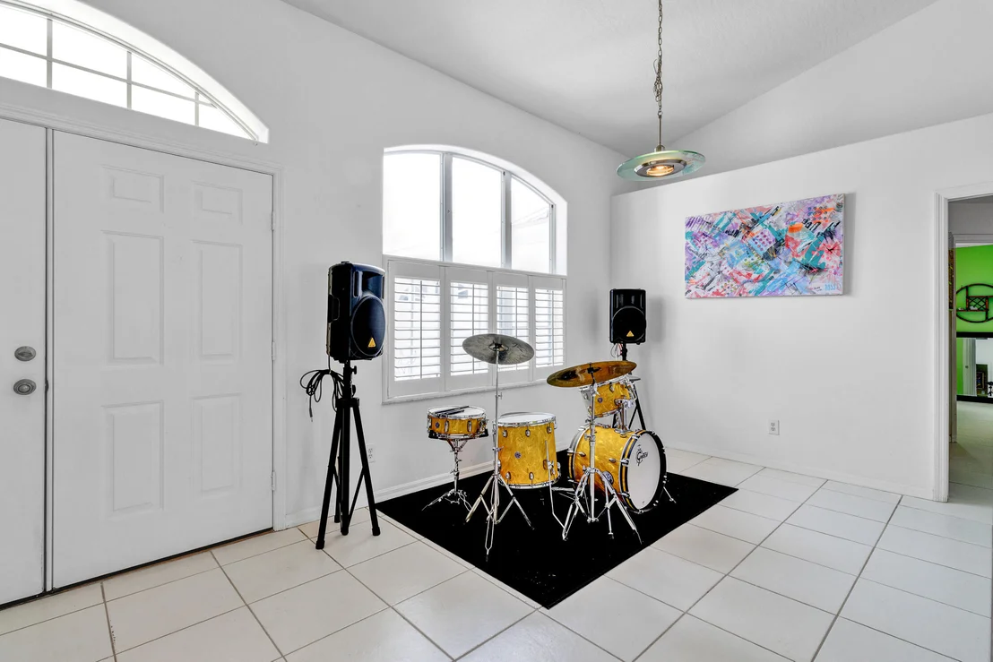 Photo of 591 Melrose