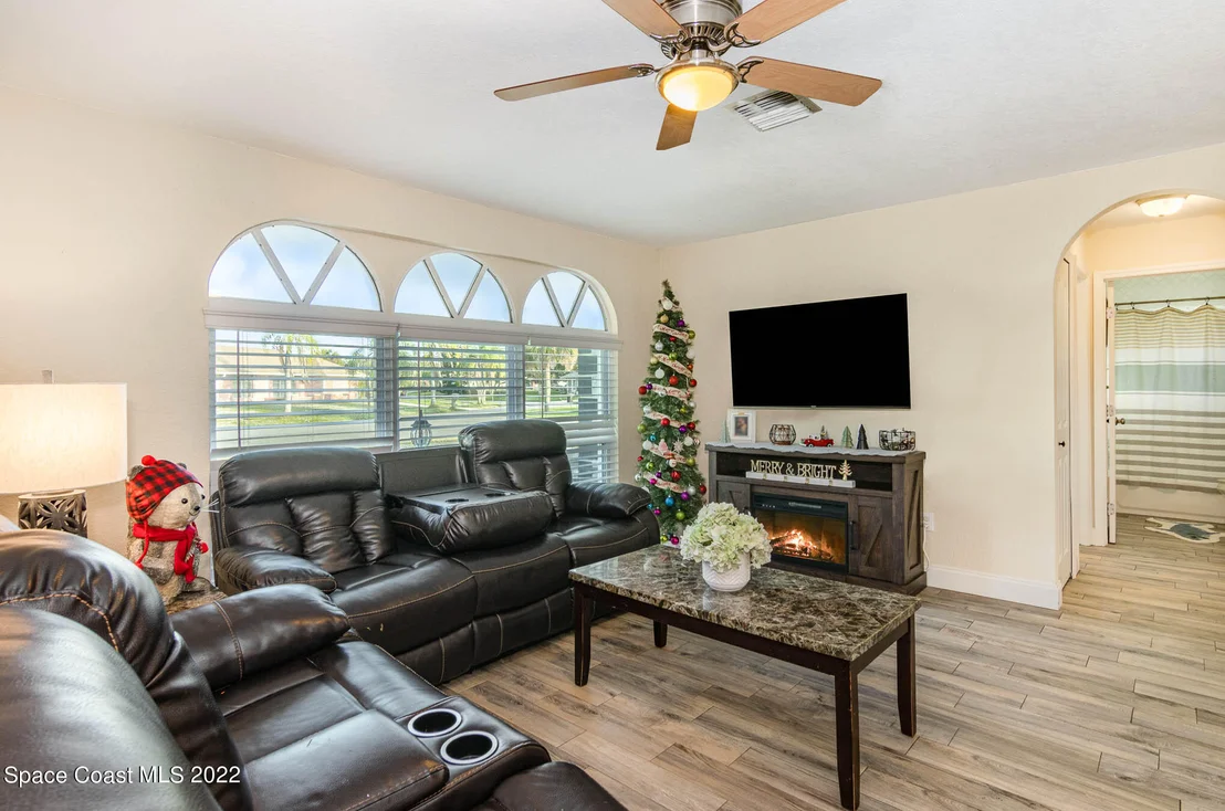 Photo of 723 Apollo Circle NE