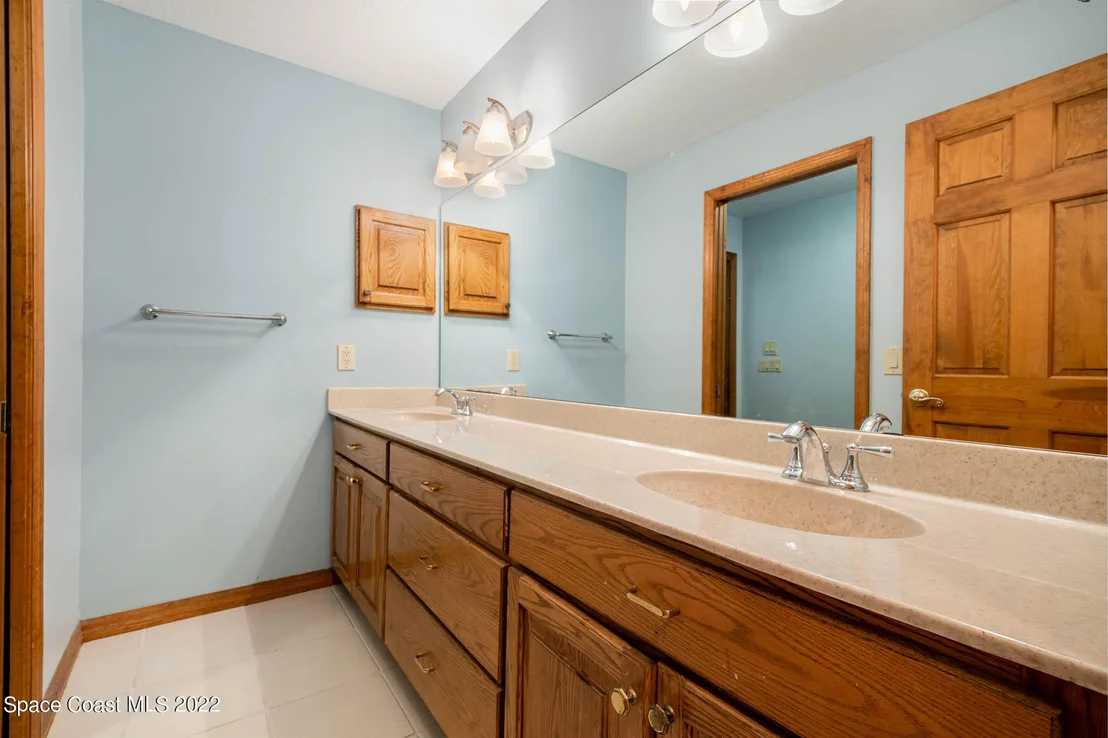 Photo of 2525 Mcgraw Avenue