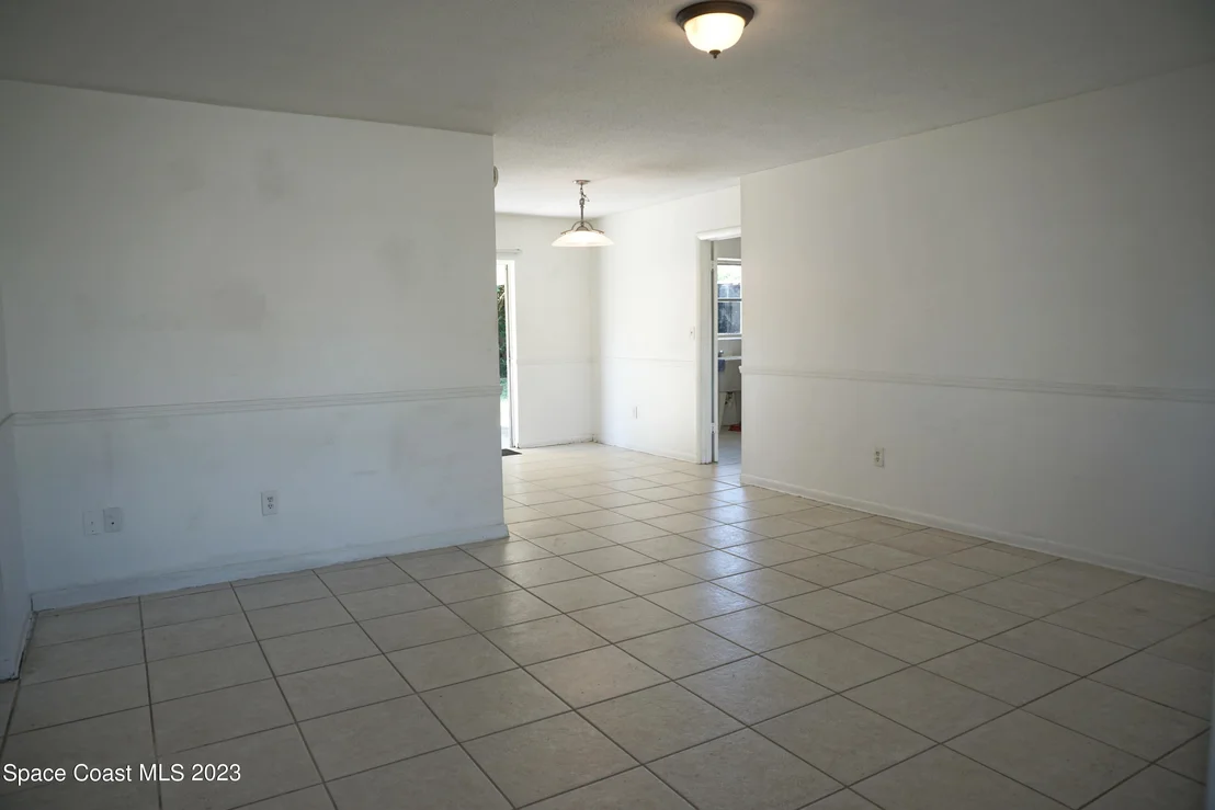 Photo of 748 Angle Street NE