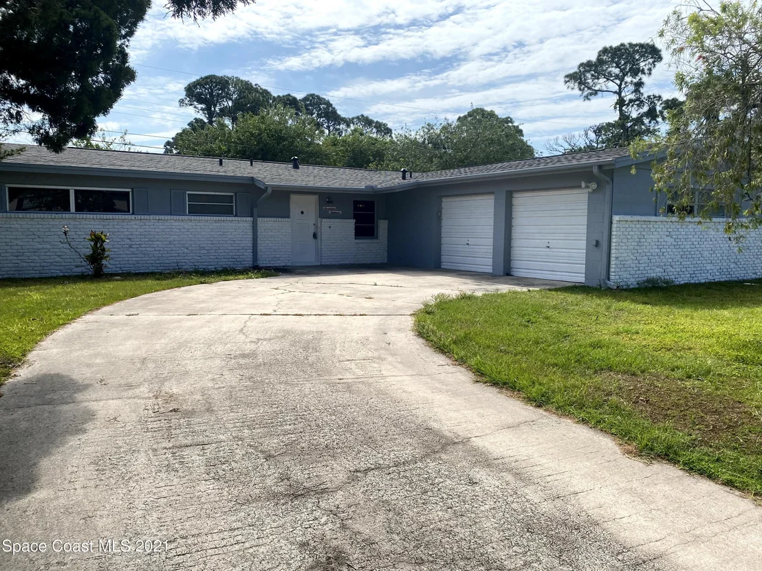 Photo of 1718 Golfview Drive