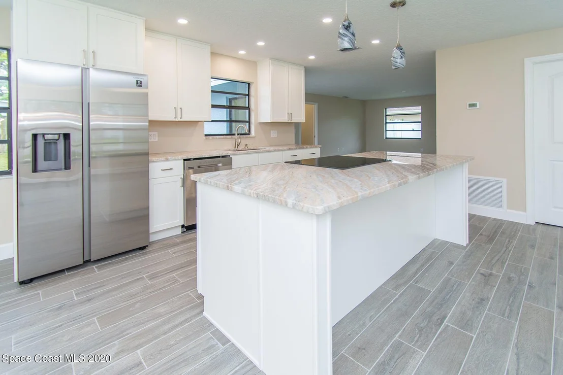 Photo of 987 Pineland Drive