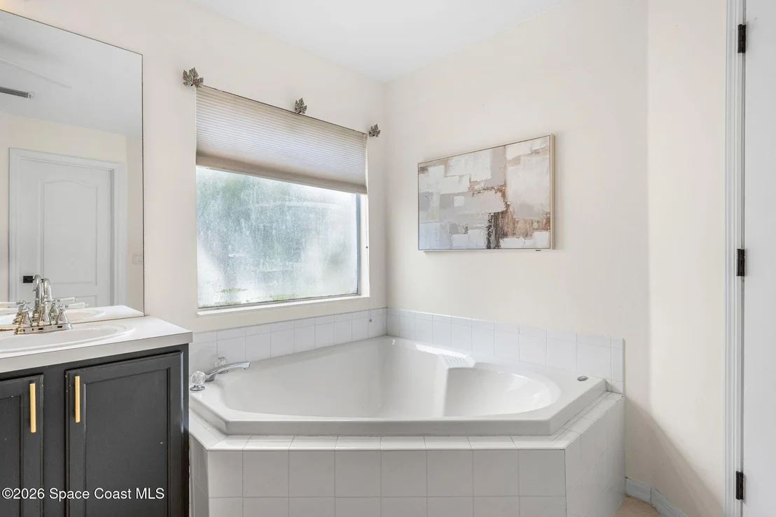 Photo of 619 Ashbury Avenue