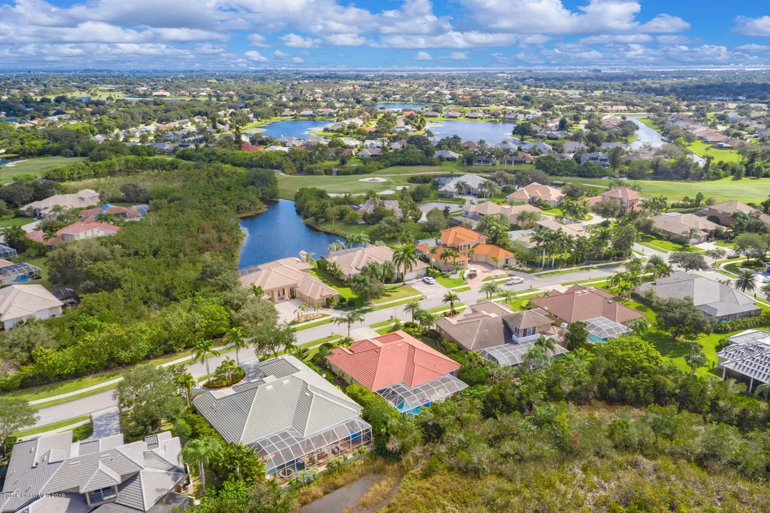Photo of 824 Chatsworth Drive