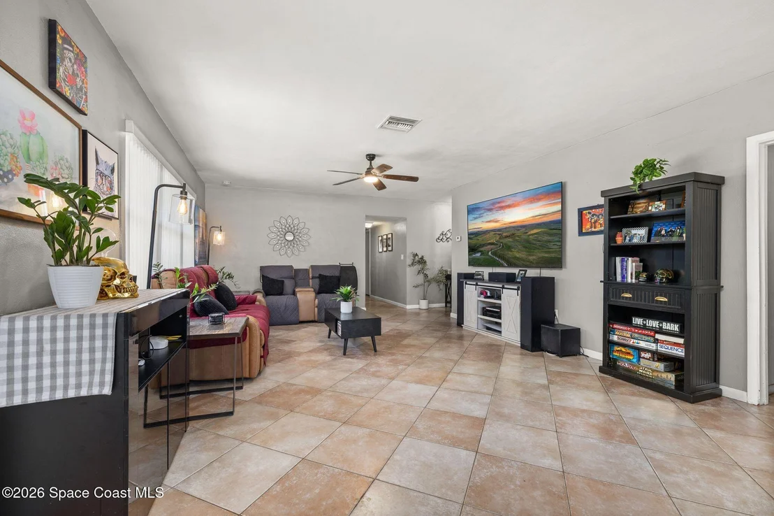 Photo of 932 Glenmore Circle