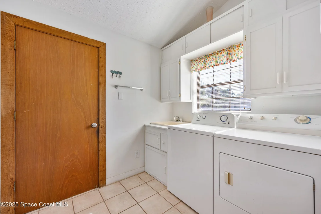 Photo of 1007 Pineapple Avenue NE