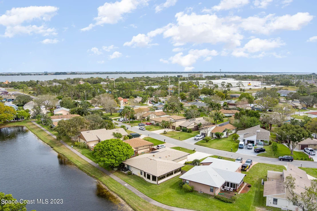 Photo of 320 Bayhead Drive