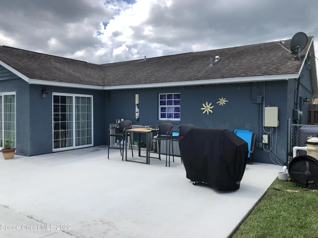 Photo of 6591 Bancroft Avenue