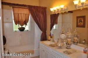 Photo of 1880 Fox Bay Drive E