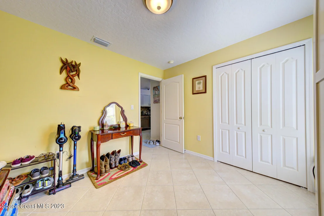 Photo of 1061 Meadowbrook Road NE