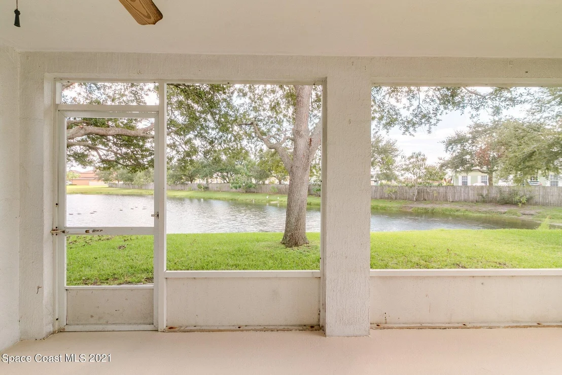 Photo of 1125 White Oak Circle