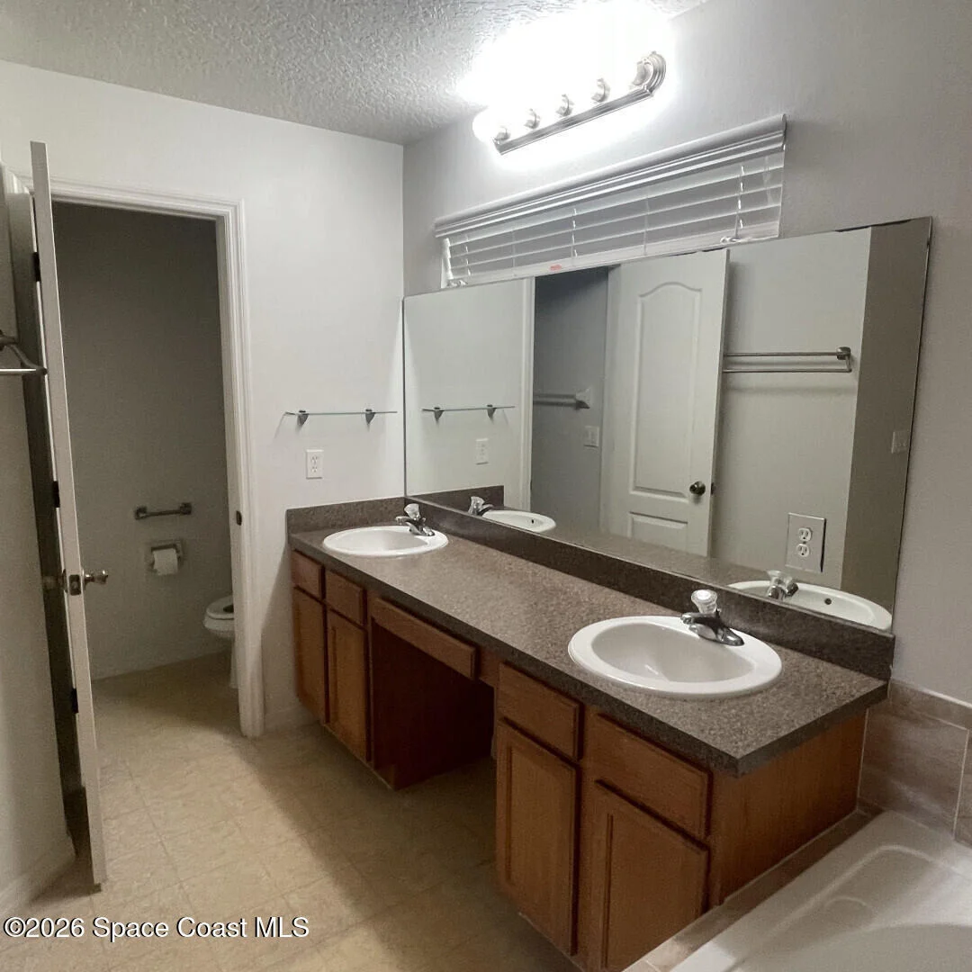 Photo of 2028 Gloria Circle NE