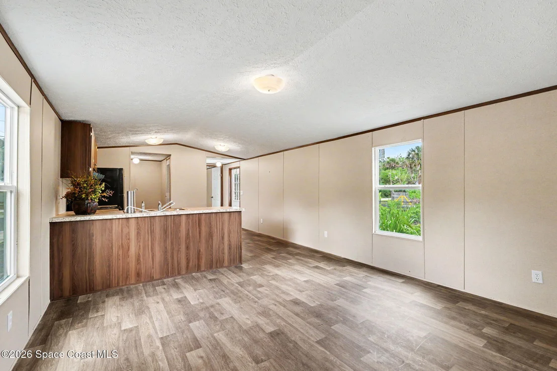 Photo of 2075 Parrish Road