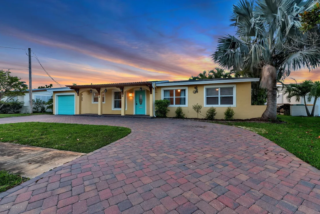 Photo of 433 Cardinal Drive