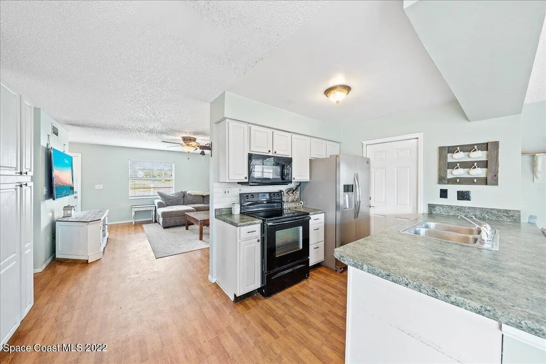 Photo of 6045 Aires Avenue