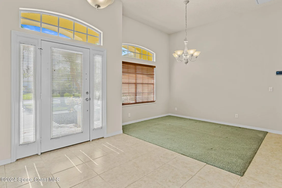 Photo of 930 Starling Way