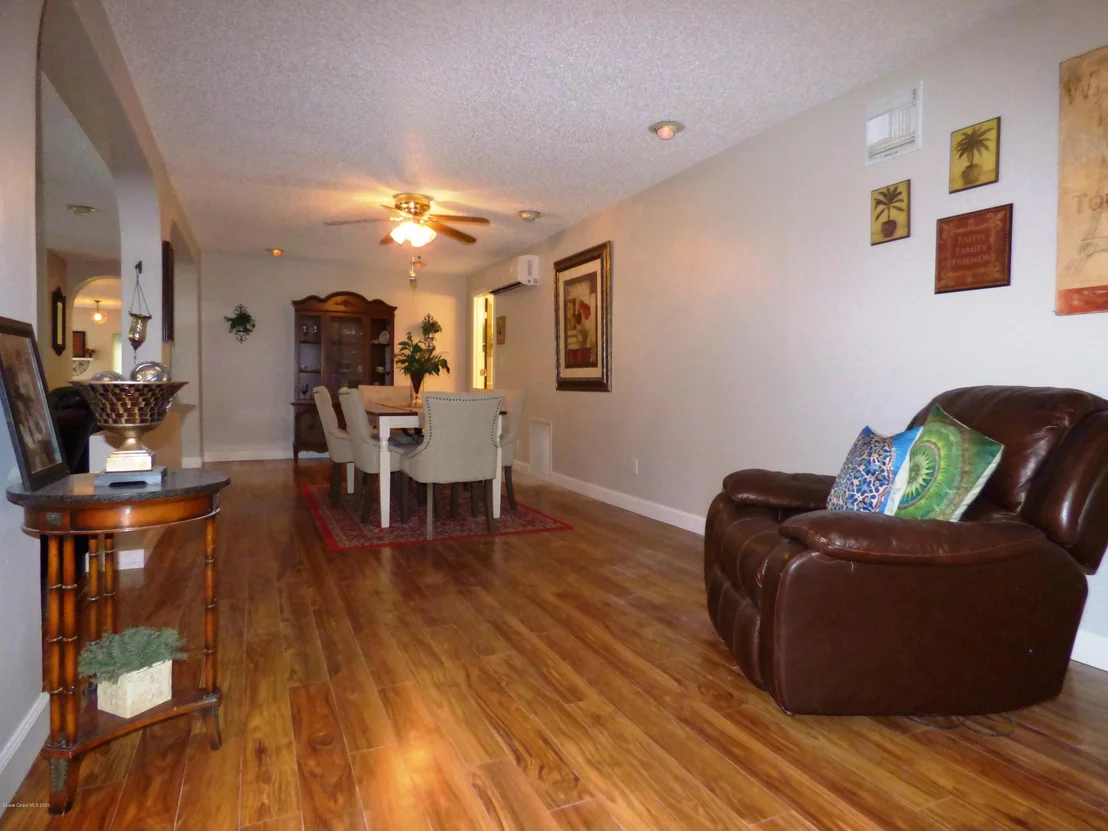 Photo of 6737 Sheridan Road