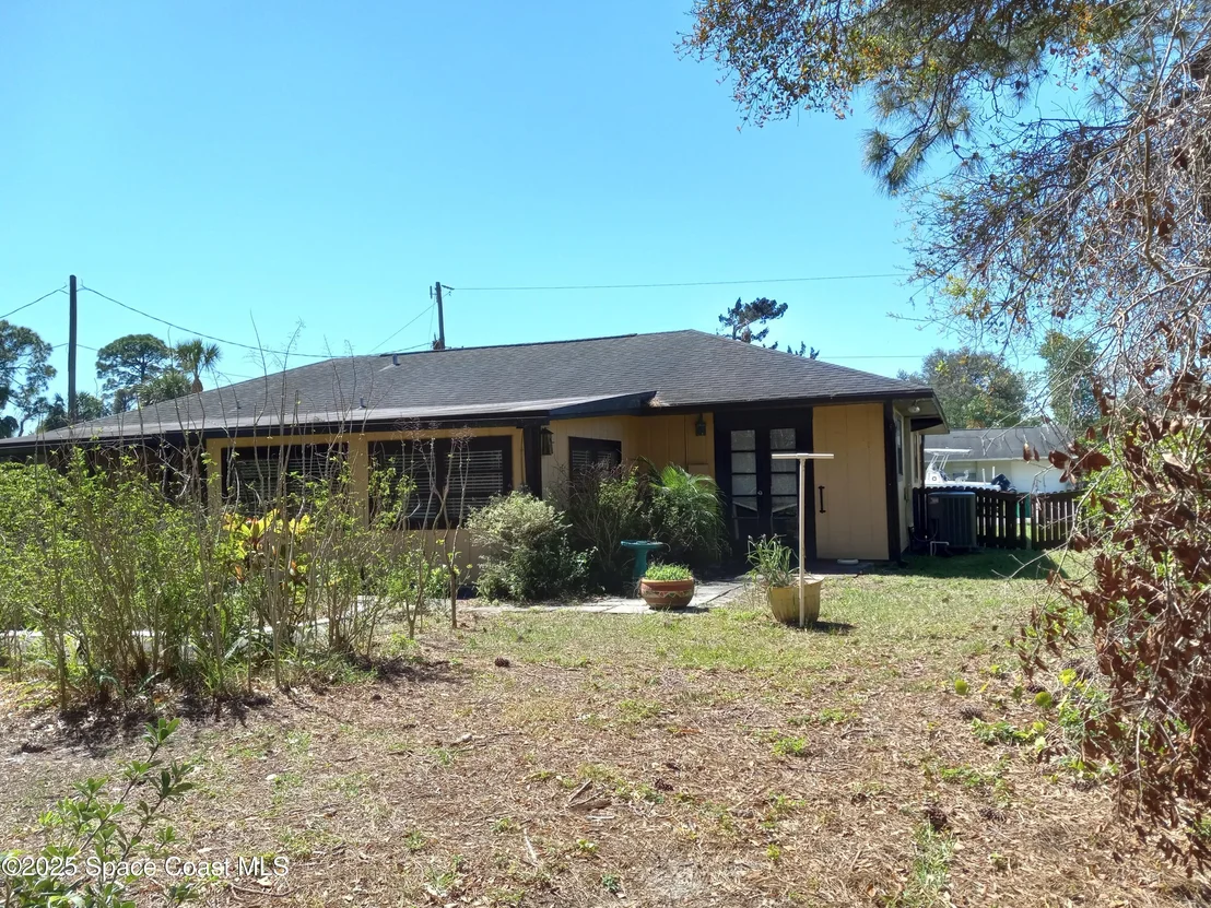 Photo of 5685 Jamaica Road