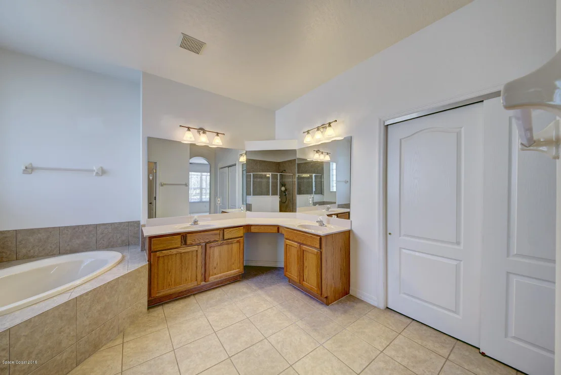 Photo of 3516 Peninsula Circle