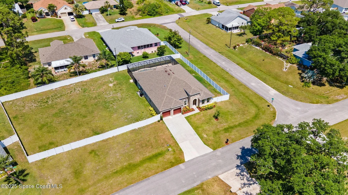 Photo of 539 Balcom Terrace SE