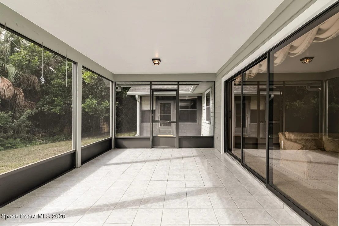 Photo of 2590 Coral Way