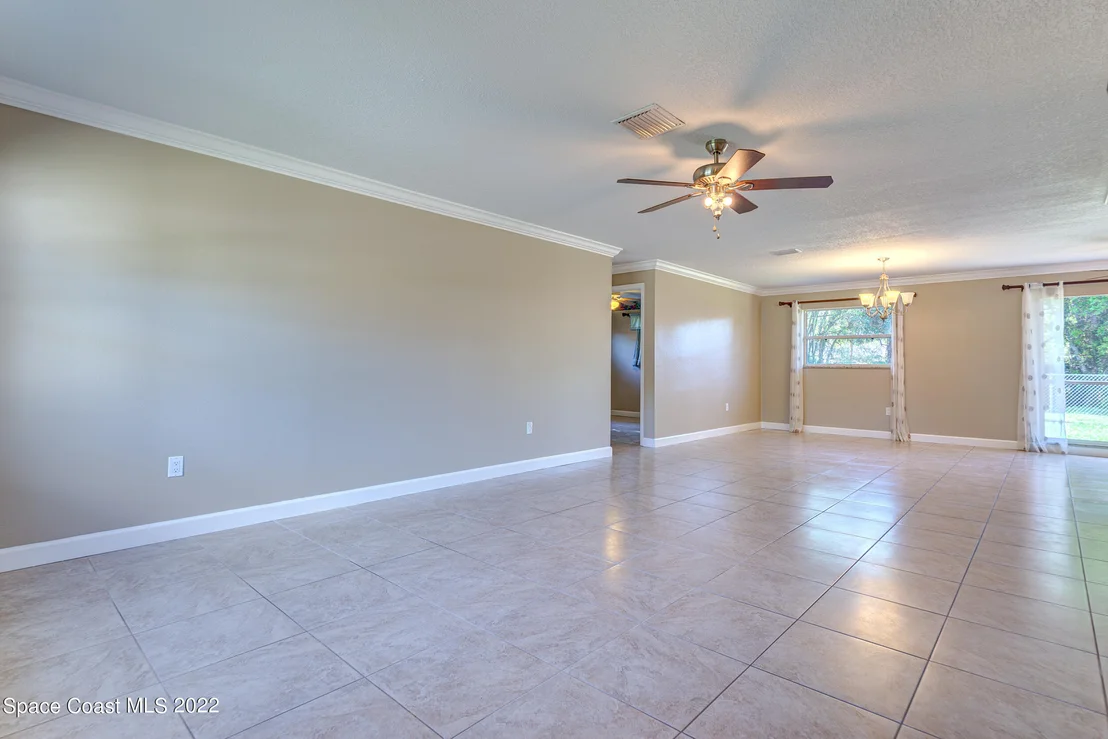Photo of 877 Westport Drive