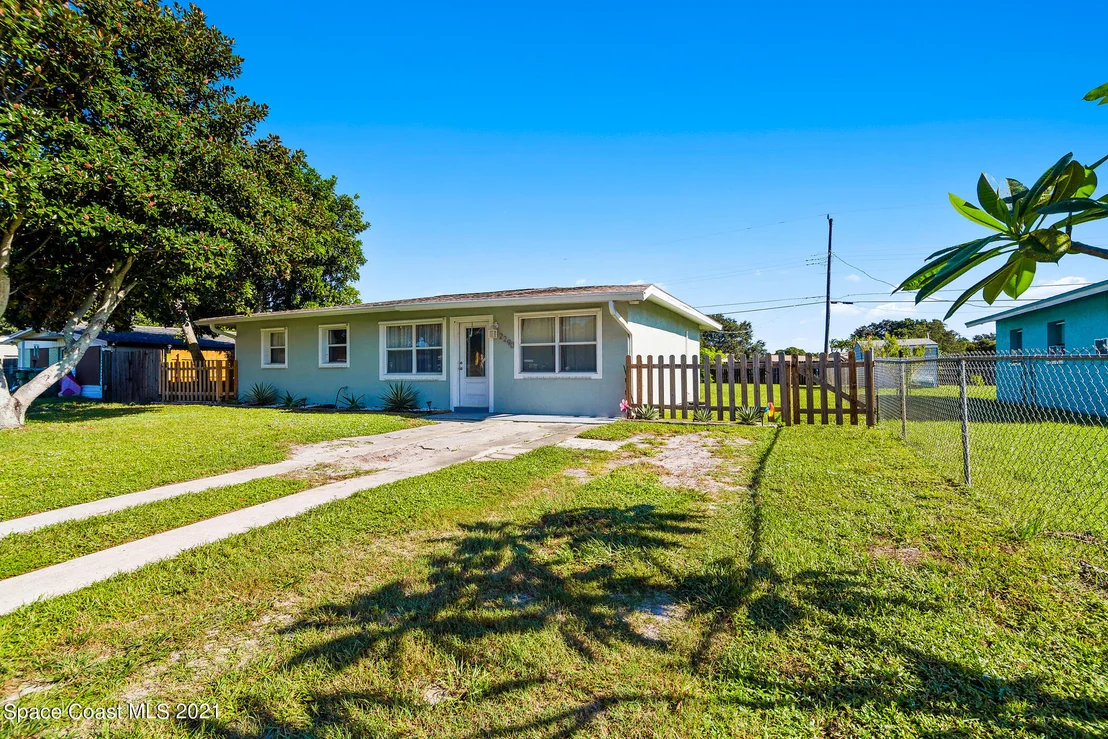 Photo of 2290 Warwick Road