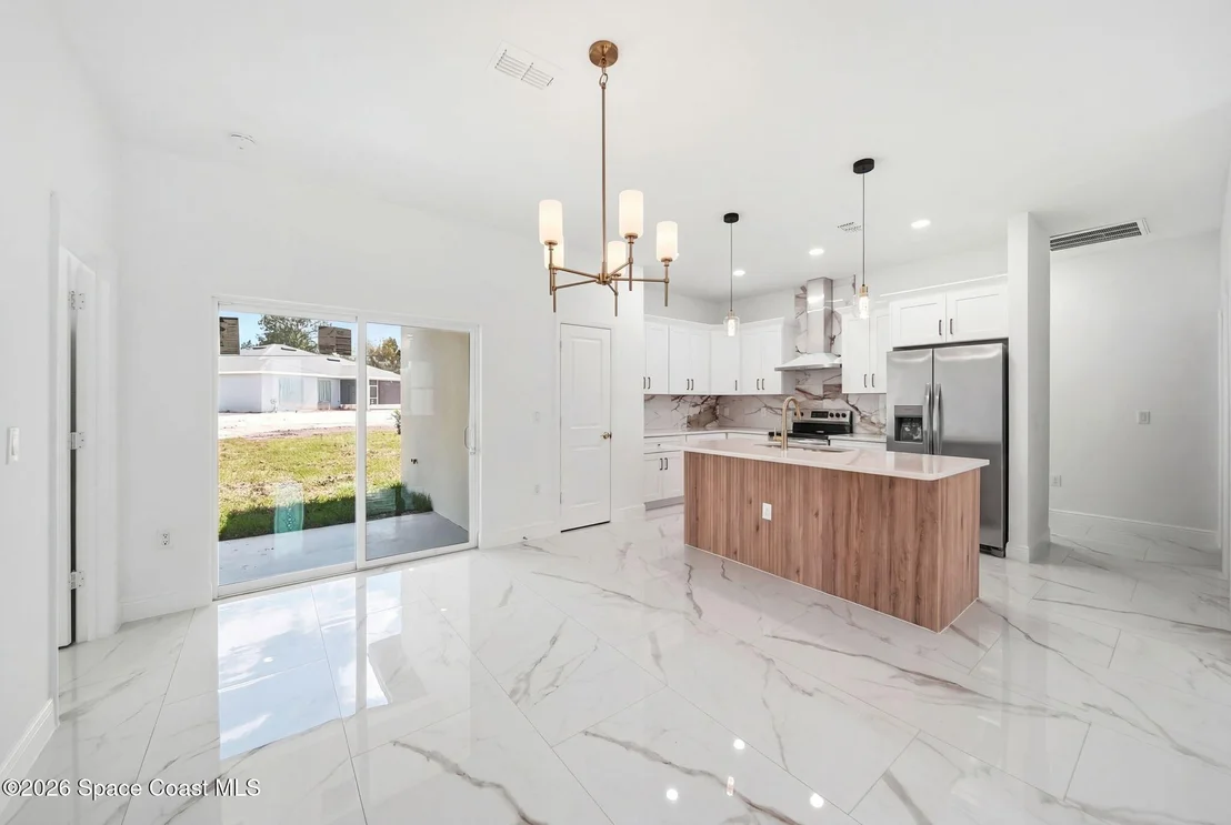 Photo of 2180 Cogan Drive SE