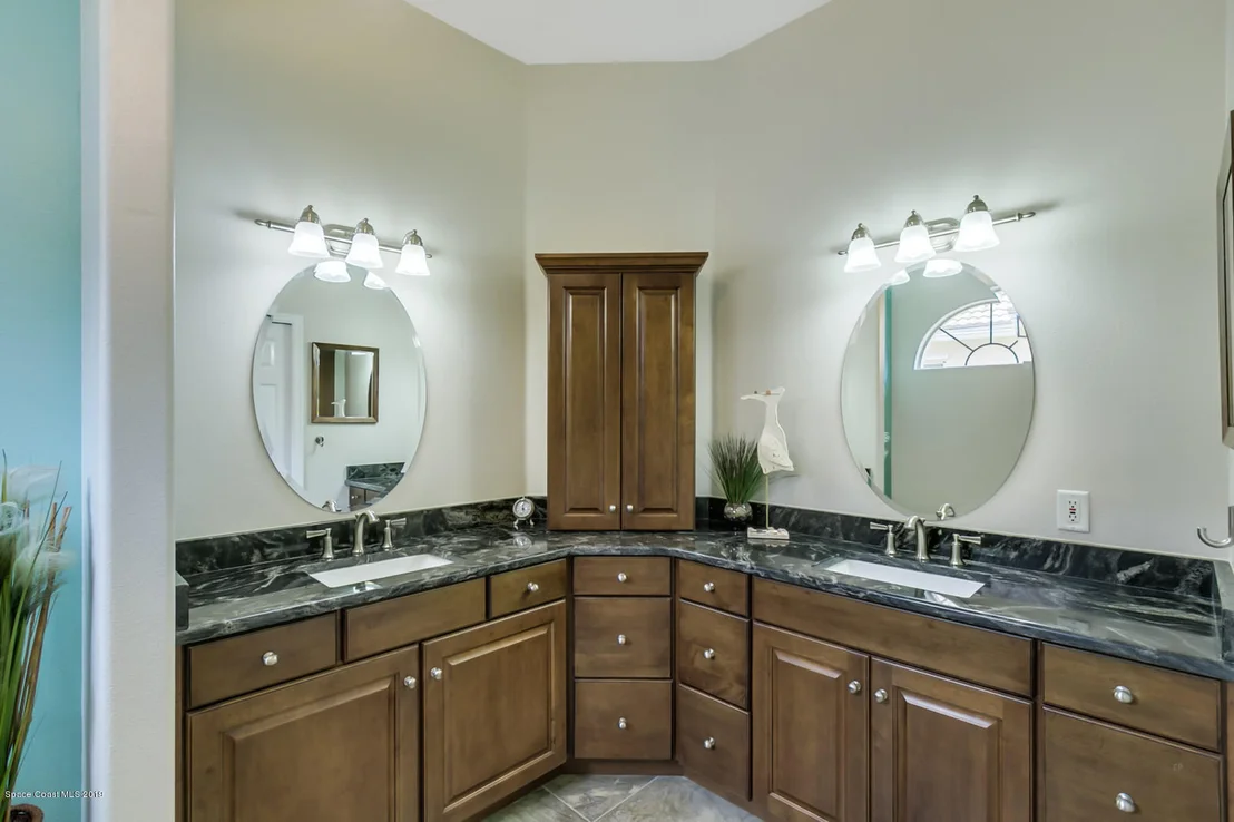 Photo of 925 Palm Brook Drive