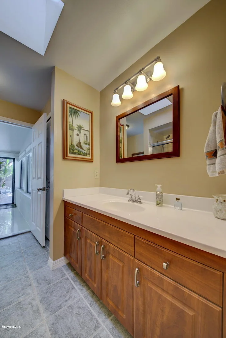 Photo of 1827 S Live Oak Drive
