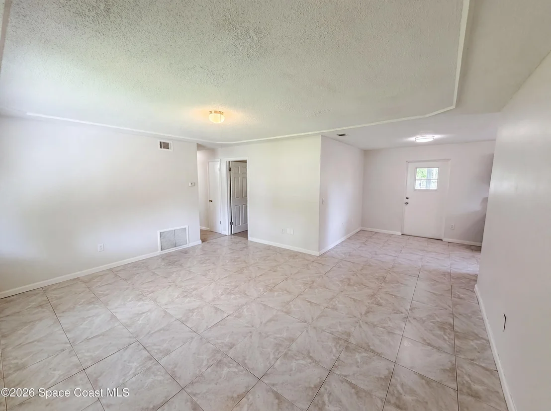 Photo of 1057 Lakemoor Boulevard