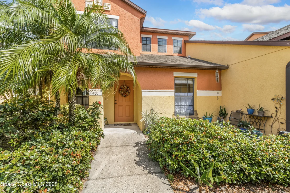 Photo of Unit 101 at 910 Luminary Circle