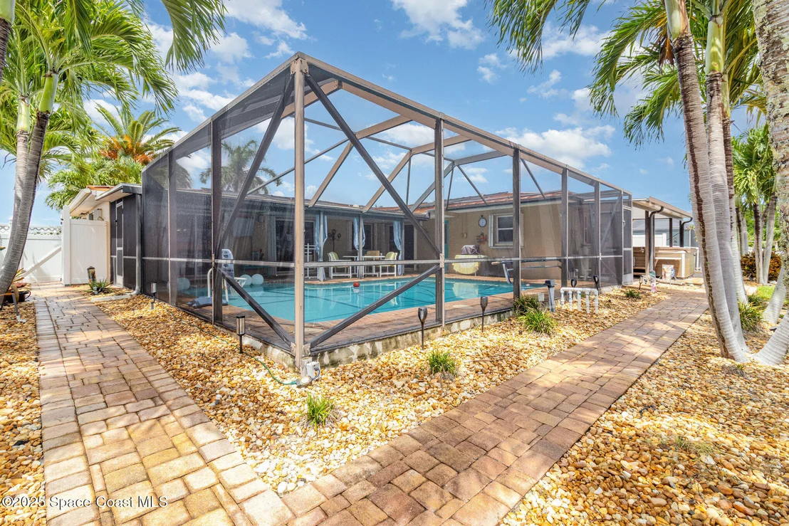 Photo of 425 Sparrow Drive
